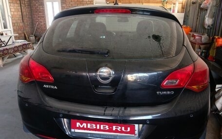 Opel Astra J, 2011 год, 630 000 рублей, 2 фотография