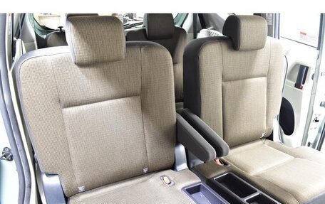 Toyota Sienta II, 2016 год, 1 090 000 рублей, 12 фотография