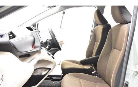 Toyota Sienta II, 2016 год, 1 090 000 рублей, 11 фотография
