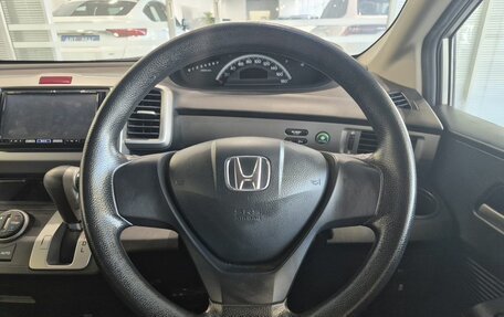 Honda Freed I, 2013 год, 1 286 000 рублей, 25 фотография