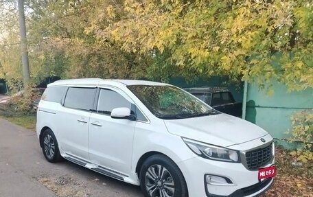KIA Carnival III, 2018 год, 2 200 000 рублей, 1 фотография