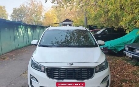 KIA Carnival III, 2018 год, 2 200 000 рублей, 2 фотография