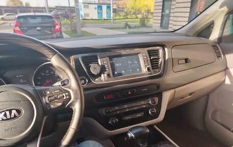 KIA Carnival III, 2018 год, 2 200 000 рублей, 9 фотография