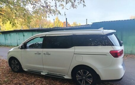 KIA Carnival III, 2018 год, 2 200 000 рублей, 7 фотография