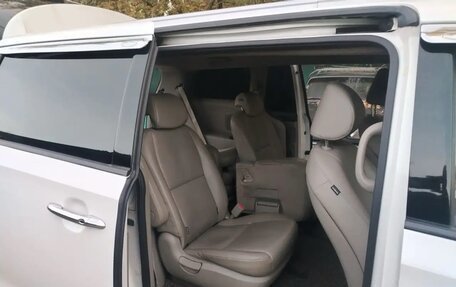 KIA Carnival III, 2018 год, 2 200 000 рублей, 10 фотография