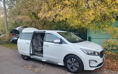 KIA Carnival III, 2018 год, 2 200 000 рублей, 6 фотография