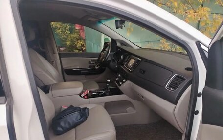 KIA Carnival III, 2018 год, 2 200 000 рублей, 15 фотография