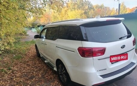 KIA Carnival III, 2018 год, 2 200 000 рублей, 8 фотография