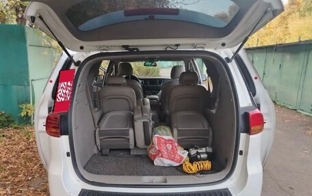 KIA Carnival III, 2018 год, 2 200 000 рублей, 14 фотография