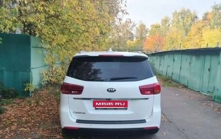 KIA Carnival III, 2018 год, 2 200 000 рублей, 5 фотография