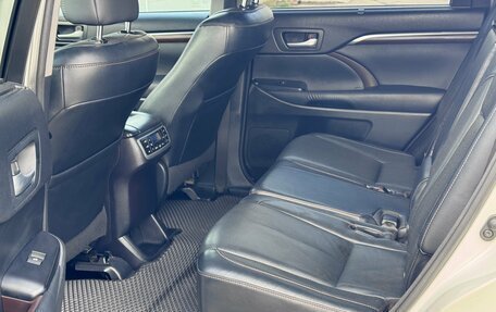Toyota Highlander III, 2014 год, 2 150 000 рублей, 15 фотография