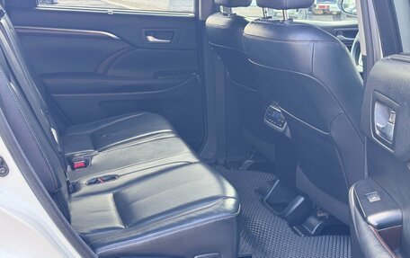 Toyota Highlander III, 2014 год, 2 150 000 рублей, 16 фотография