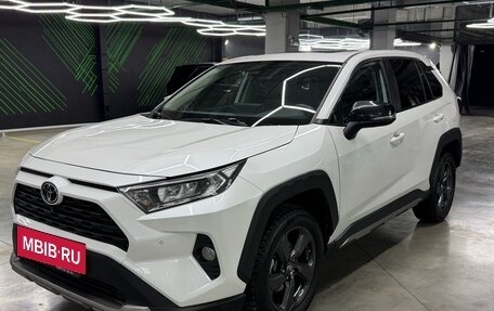 Toyota RAV4, 2022 год, 2 990 000 рублей, 3 фотография