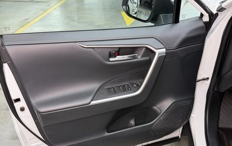 Toyota RAV4, 2022 год, 2 990 000 рублей, 7 фотография