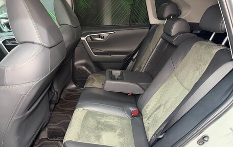 Toyota RAV4, 2022 год, 2 990 000 рублей, 13 фотография