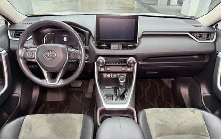 Toyota RAV4, 2022 год, 2 990 000 рублей, 10 фотография