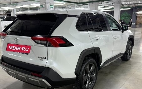 Toyota RAV4, 2022 год, 2 990 000 рублей, 6 фотография