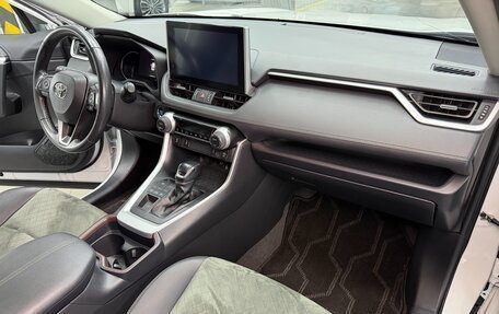 Toyota RAV4, 2022 год, 2 990 000 рублей, 21 фотография