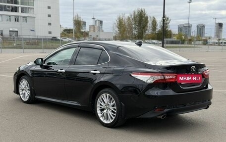 Toyota Camry, 2020 год, 2 700 000 рублей, 4 фотография