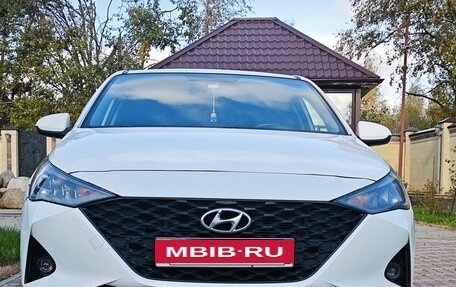 Hyundai Solaris II рестайлинг, 2021 год, 1 400 000 рублей, 1 фотография