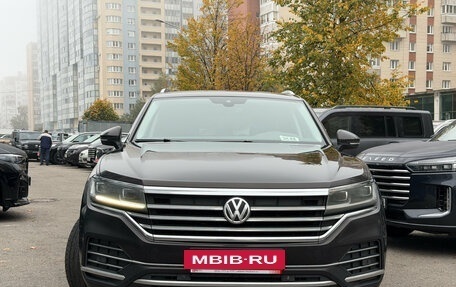 Volkswagen Touareg III, 2018 год, 3 449 000 рублей, 2 фотография