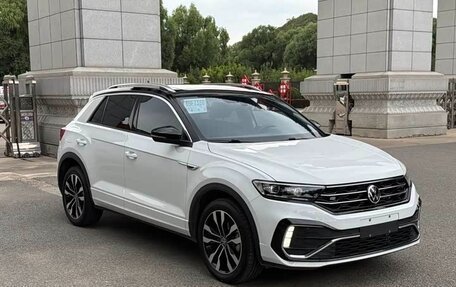 Volkswagen T-Roc I, 2023 год, 1 650 000 рублей, 3 фотография