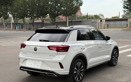 Volkswagen T-Roc I, 2023 год, 1 650 000 рублей, 4 фотография