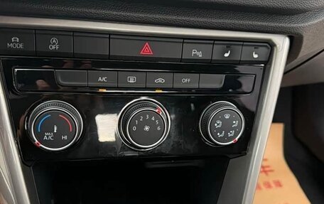 Volkswagen T-Roc I, 2023 год, 1 650 000 рублей, 9 фотография