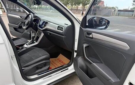 Volkswagen T-Roc I, 2023 год, 1 650 000 рублей, 11 фотография