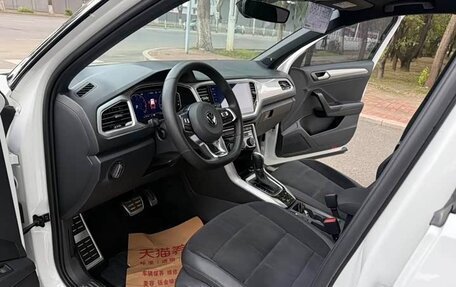 Volkswagen T-Roc I, 2023 год, 1 650 000 рублей, 7 фотография