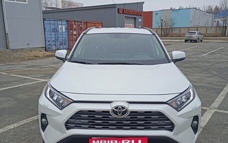 Toyota RAV4, 2020 год, 3 300 000 рублей, 2 фотография