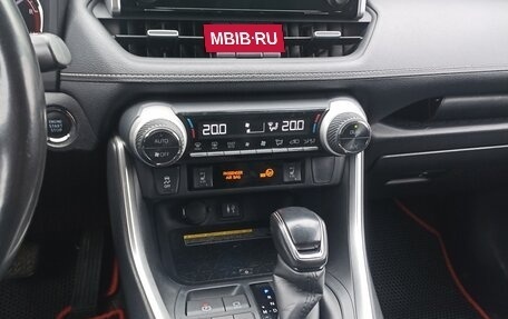 Toyota RAV4, 2020 год, 3 300 000 рублей, 4 фотография