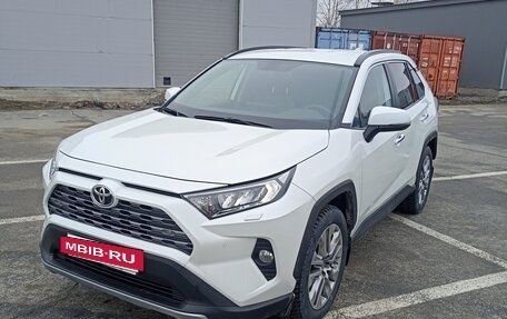 Toyota RAV4, 2020 год, 3 300 000 рублей, 5 фотография