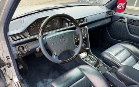 Mercedes-Benz E-Класс, 1993 год, 25 500 000 рублей, 8 фотография