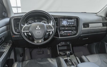 Mitsubishi Outlander III рестайлинг 3, 2013 год, 1 290 000 рублей, 6 фотография