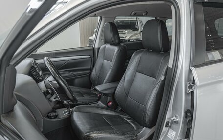 Mitsubishi Outlander III рестайлинг 3, 2013 год, 1 290 000 рублей, 10 фотография