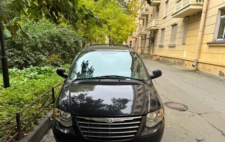 Chrysler Town & Country IV, 2004 год, 790 000 рублей, 2 фотография