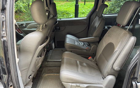 Chrysler Town & Country IV, 2004 год, 790 000 рублей, 10 фотография