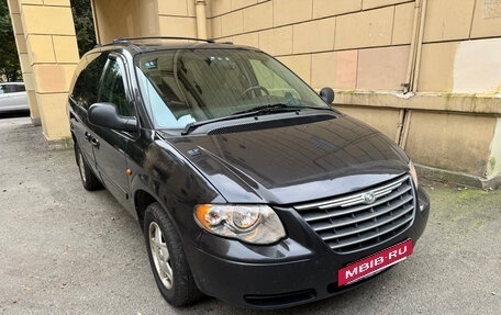 Chrysler Town & Country IV, 2004 год, 790 000 рублей, 18 фотография