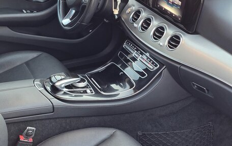 Mercedes-Benz E-Класс, 2017 год, 2 790 000 рублей, 17 фотография