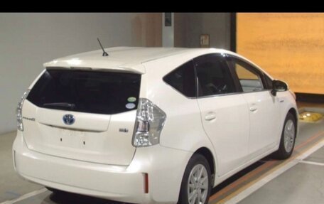 Toyota Prius Alpha I (ZVW40/41), 2012 год, 1 330 000 рублей, 30 фотография
