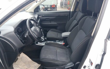 Mitsubishi Outlander III рестайлинг 3, 2018 год, 1 730 000 рублей, 6 фотография
