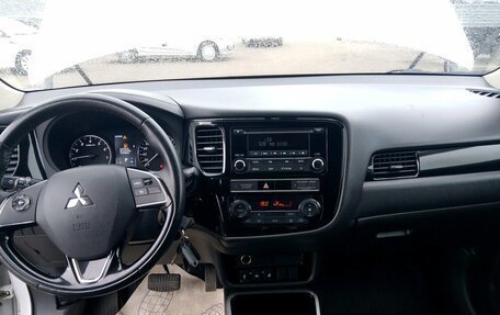Mitsubishi Outlander III рестайлинг 3, 2018 год, 1 730 000 рублей, 5 фотография