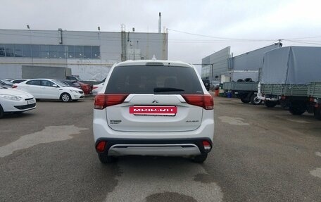 Mitsubishi Outlander III рестайлинг 3, 2018 год, 1 730 000 рублей, 4 фотография