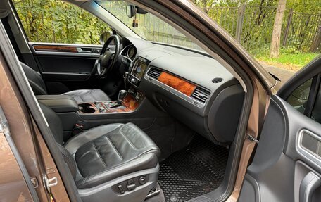 Volkswagen Touareg III, 2011 год, 1 690 000 рублей, 11 фотография