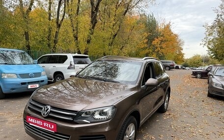 Volkswagen Touareg III, 2011 год, 1 690 000 рублей, 2 фотография