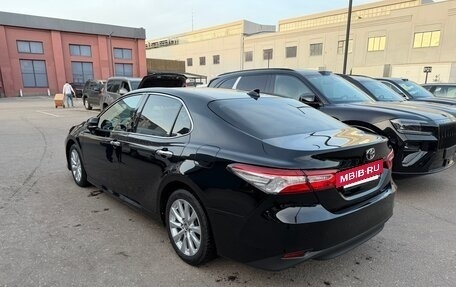 Toyota Camry, 2018 год, 2 130 000 рублей, 2 фотография