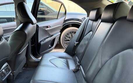 Toyota Camry, 2018 год, 2 130 000 рублей, 15 фотография