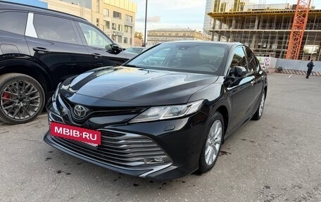Toyota Camry, 2018 год, 2 130 000 рублей, 10 фотография