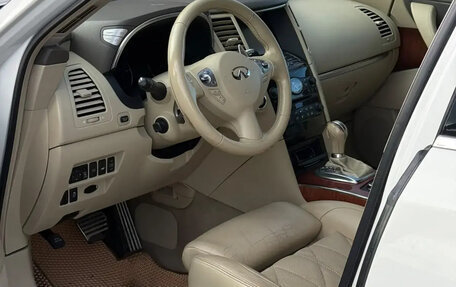 Infiniti QX70, 2013 год, 1 785 000 рублей, 10 фотография